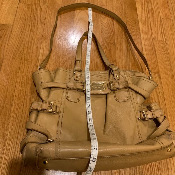 Michael Kors Tan Leather Gansevoort Tote Bag - Picture 14 of 15